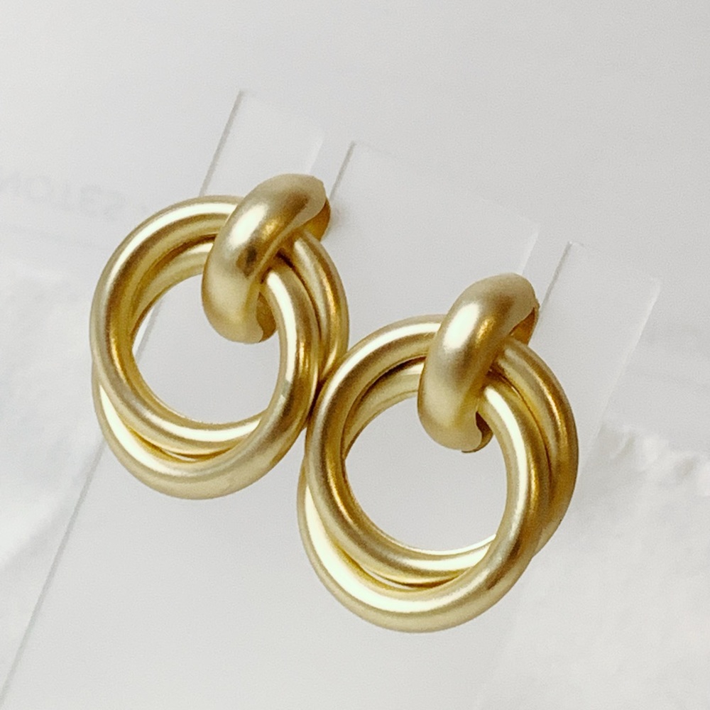 earrings - Picture 4 of 11